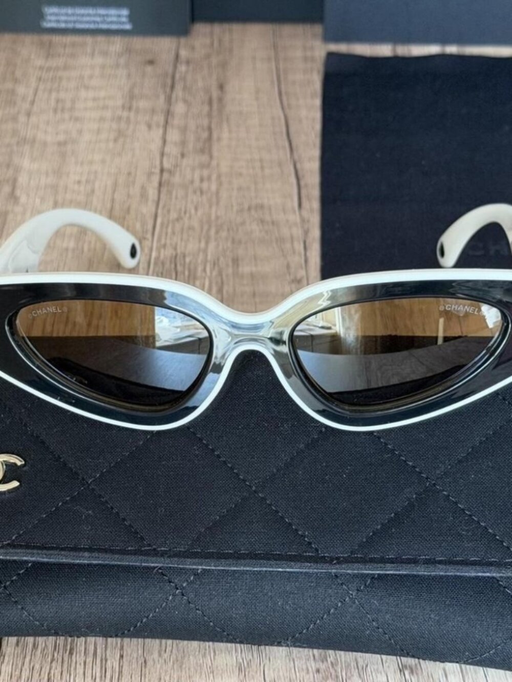 CHANEL Black Cat-Eye Sunglasses - Picture 3 of 7